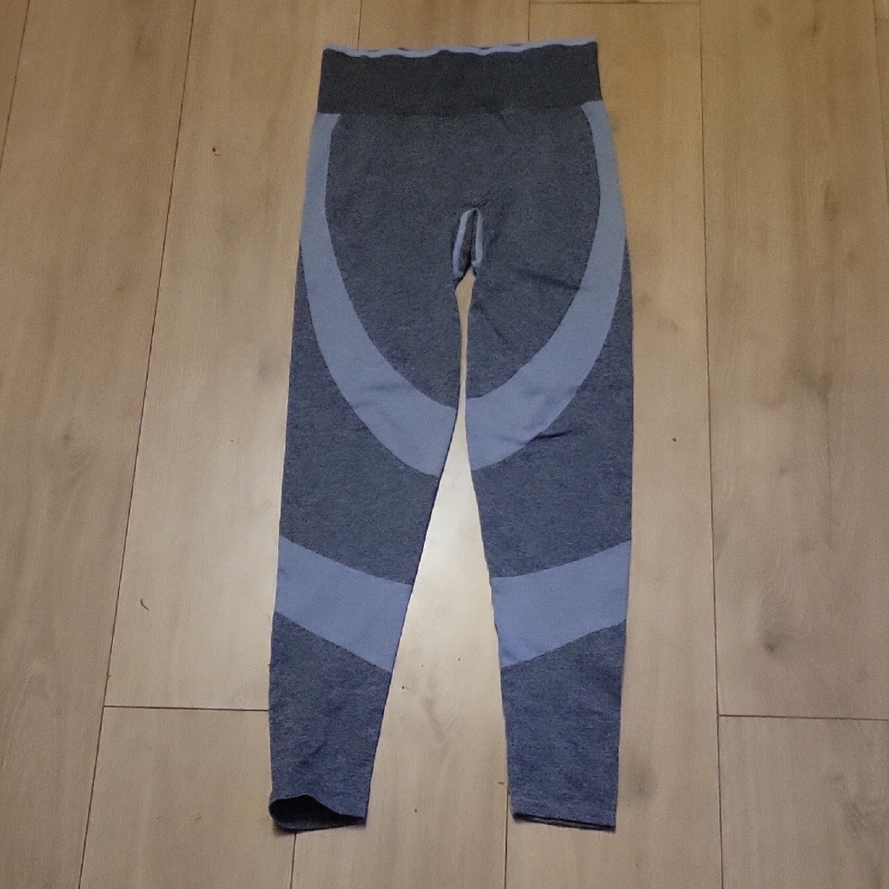 PINK Victoria's Secret Gray Leggings - Picture 1 of 3